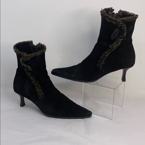 Stuart Weitzman Sz 6N Black Suede Shearling Boots